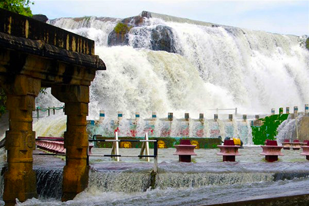 Thirparappu Waterfalls